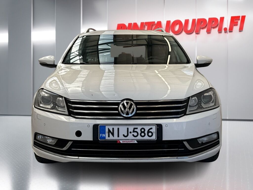 Volkswagen Passat 2011 Valkoinen
