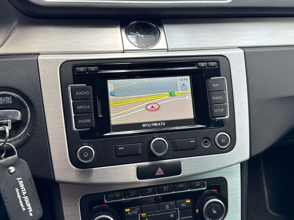 Volkswagen Passat 2011 Valkoinen