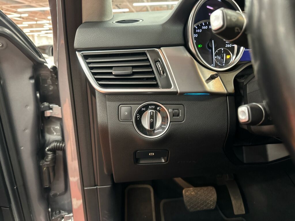 Mercedes-Benz ML 2011 Harmaa