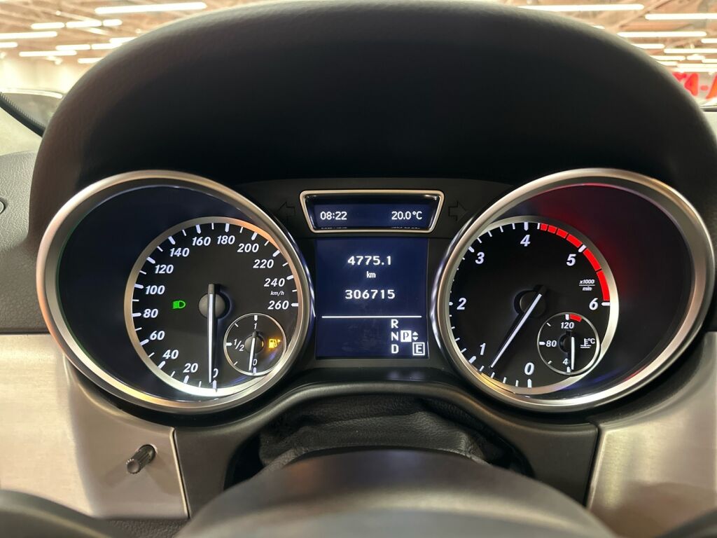 Mercedes-Benz ML 2011 Harmaa