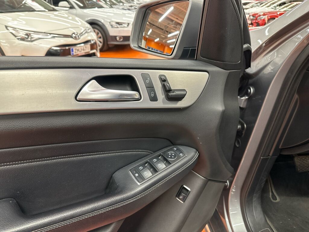 Mercedes-Benz ML 2011 Harmaa