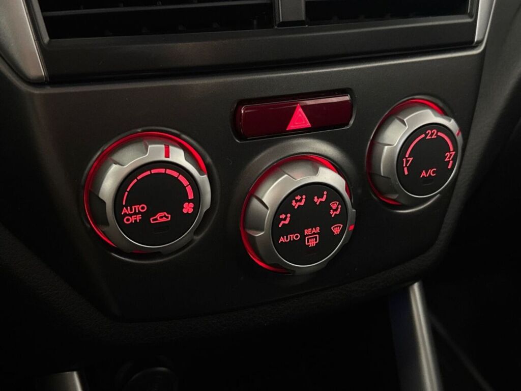 Subaru Forester 2011 Musta