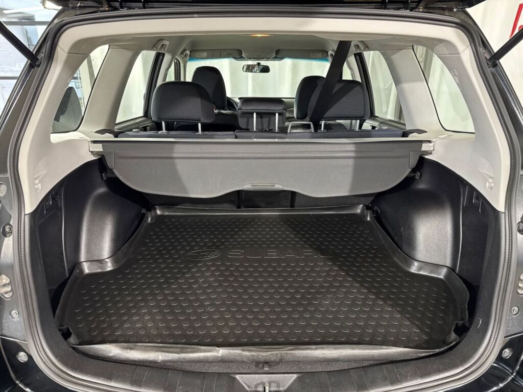Subaru Forester 2011 Musta