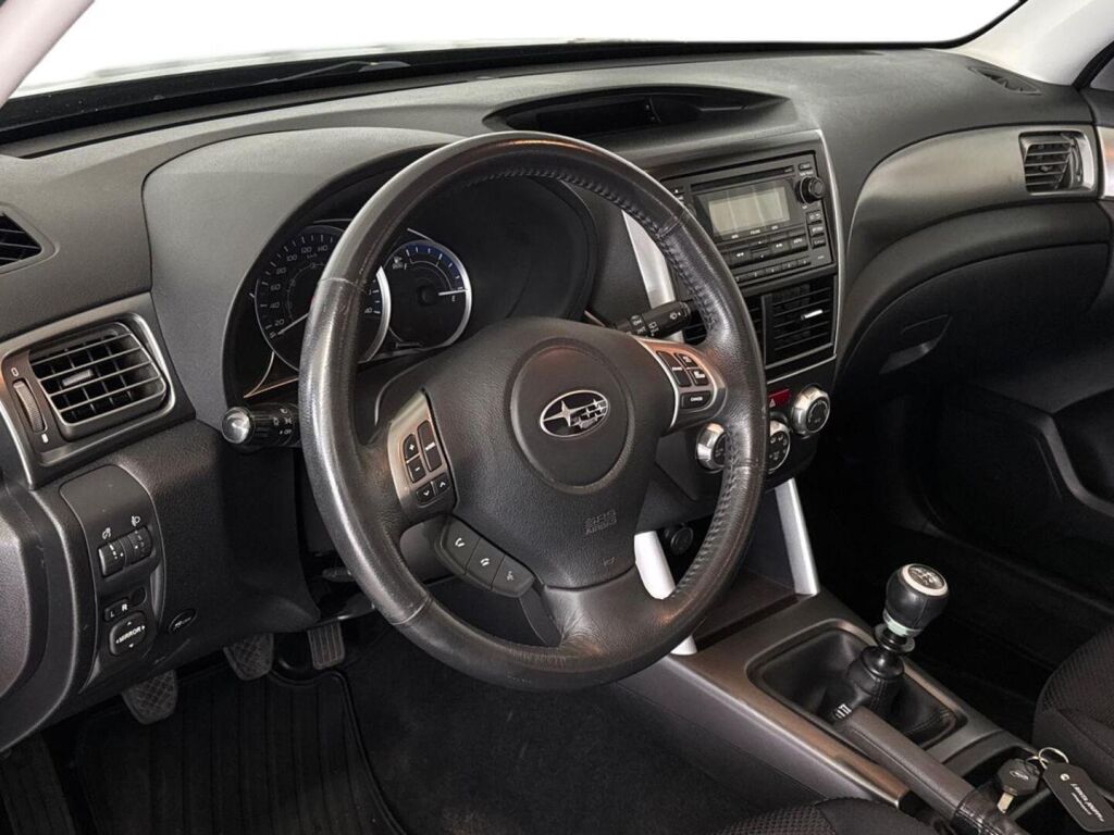 Subaru Forester 2011 Musta