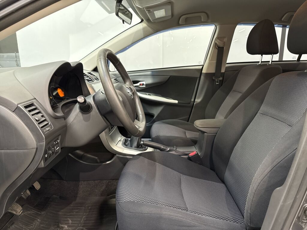 Toyota Corolla 2011 Harmaa