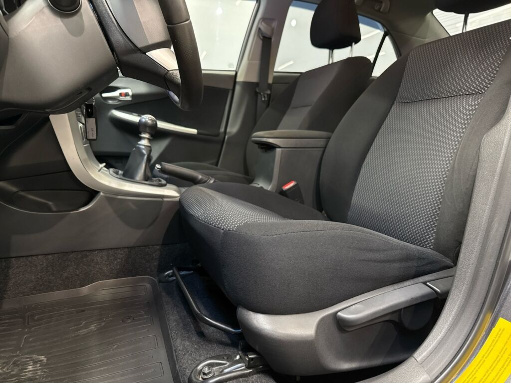 Toyota Corolla 2011 Harmaa