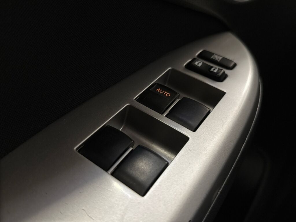 Toyota Corolla 2011 Harmaa