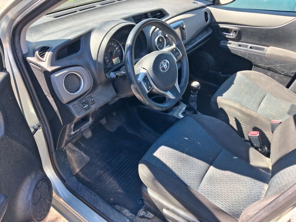 Toyota Yaris 2011 Harmaa