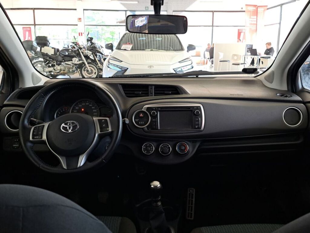 Toyota Yaris 2011 Harmaa