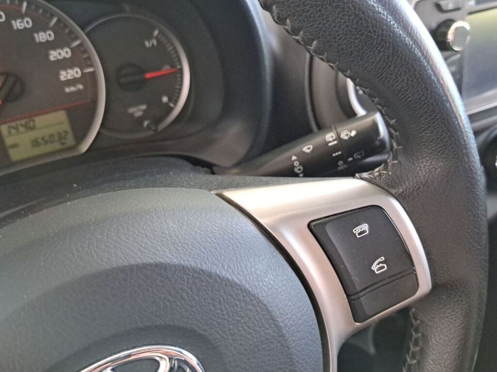 Toyota Yaris 2011 Harmaa