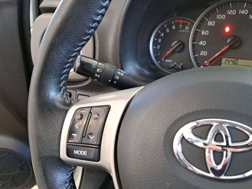 Toyota Yaris 2011 Harmaa