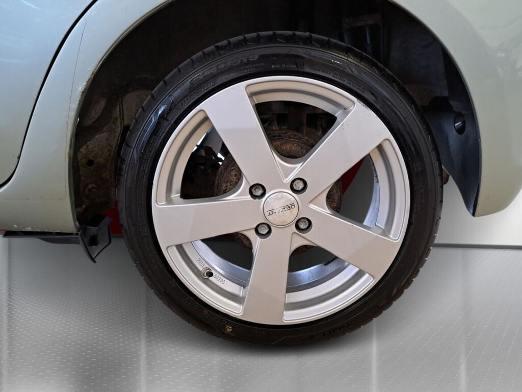 Toyota Yaris 2011 Harmaa