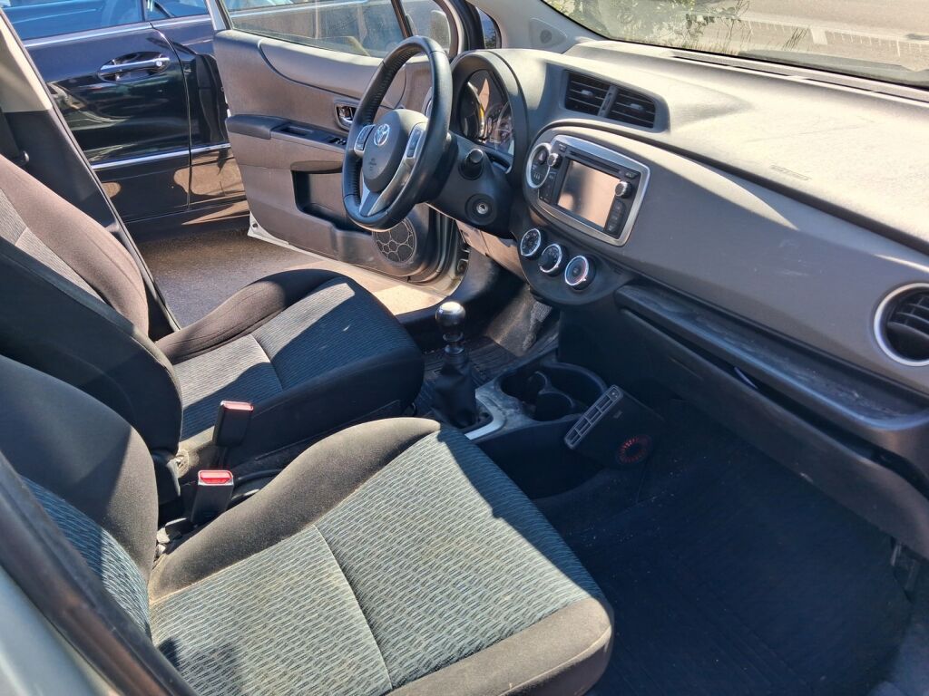 Toyota Yaris 2011 Harmaa