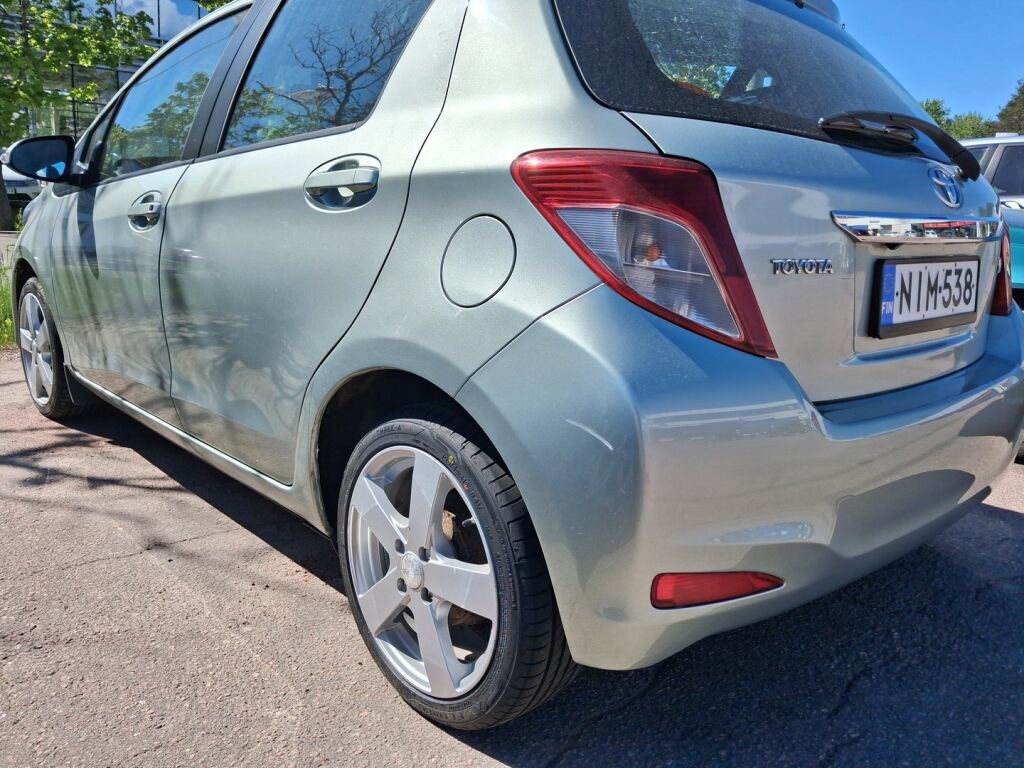 Toyota Yaris 2011 Harmaa