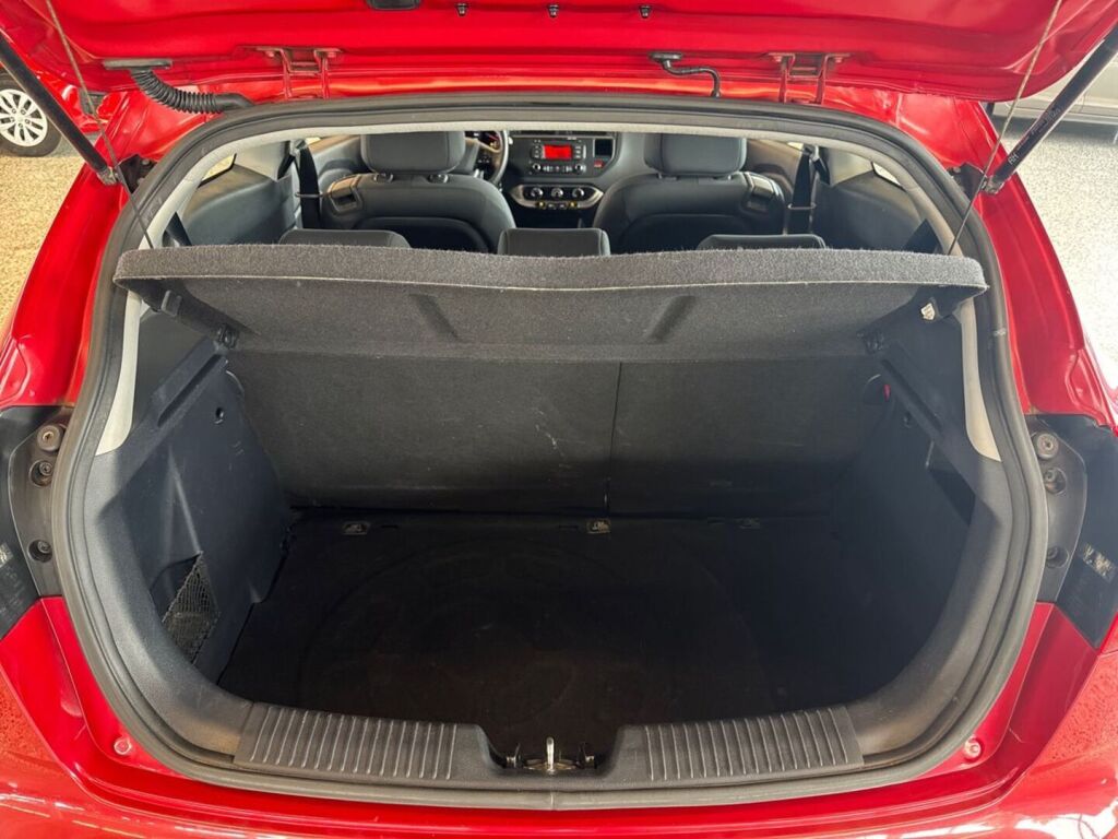 Kia Rio 2012 Punainen