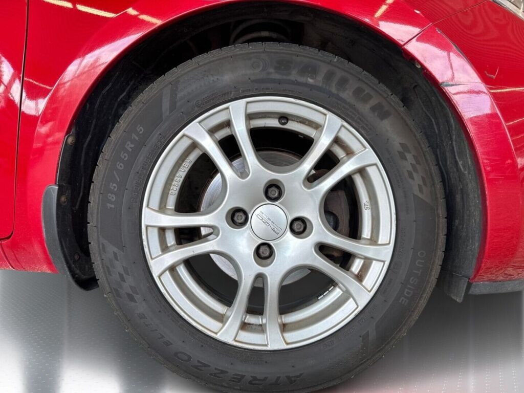 Kia Rio 2012 Punainen