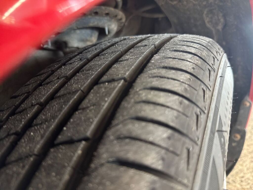 Kia Rio 2012 Punainen