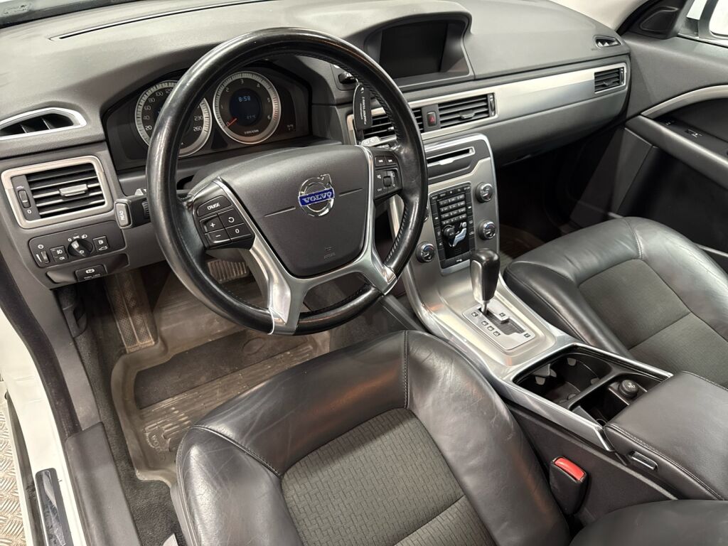 Volvo V70 2012 Valkoinen