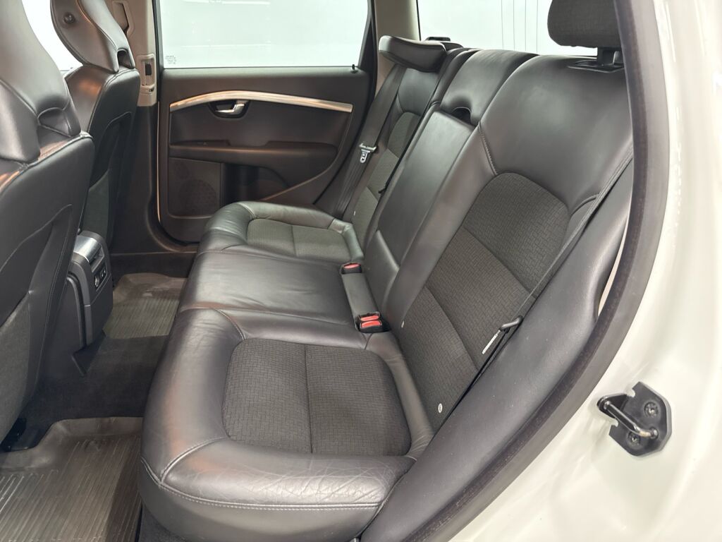 Volvo V70 2012 Valkoinen