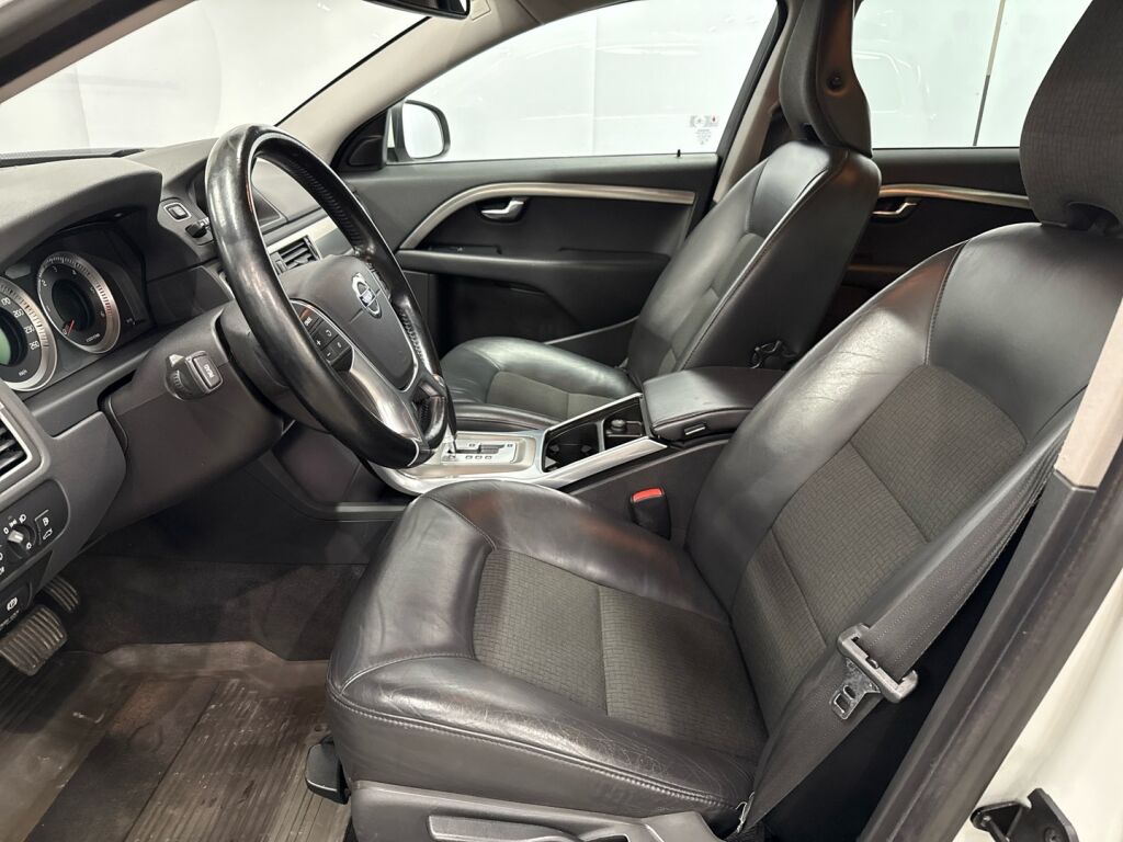 Volvo V70 2012 Valkoinen