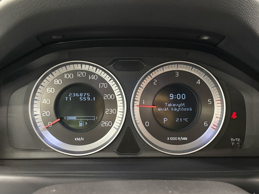 Volvo V70 2012 Valkoinen