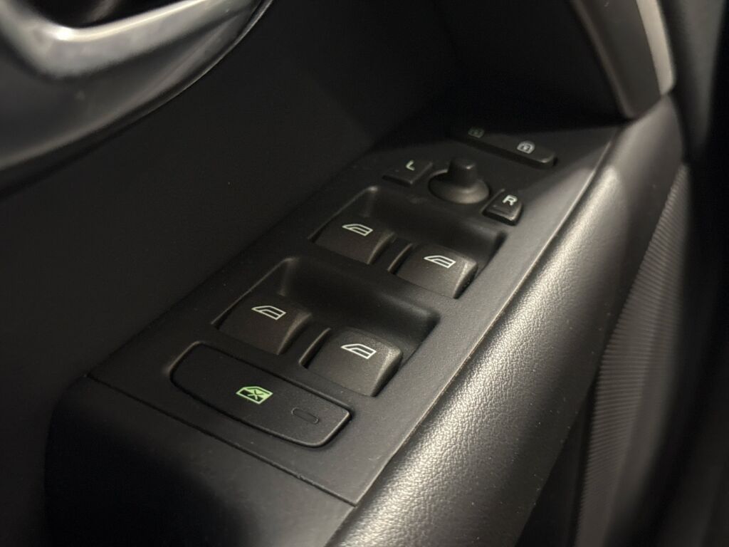 Volvo V70 2012 Valkoinen