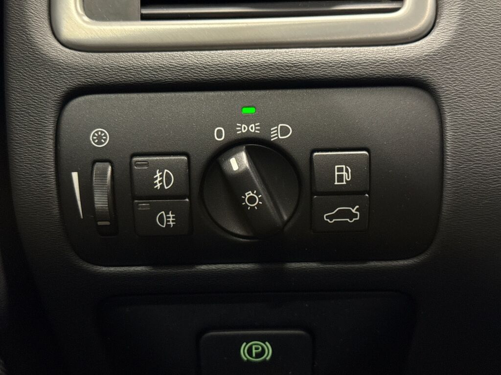 Volvo V70 2012 Valkoinen