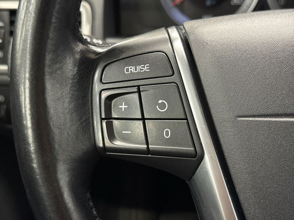 Volvo V70 2012 Valkoinen