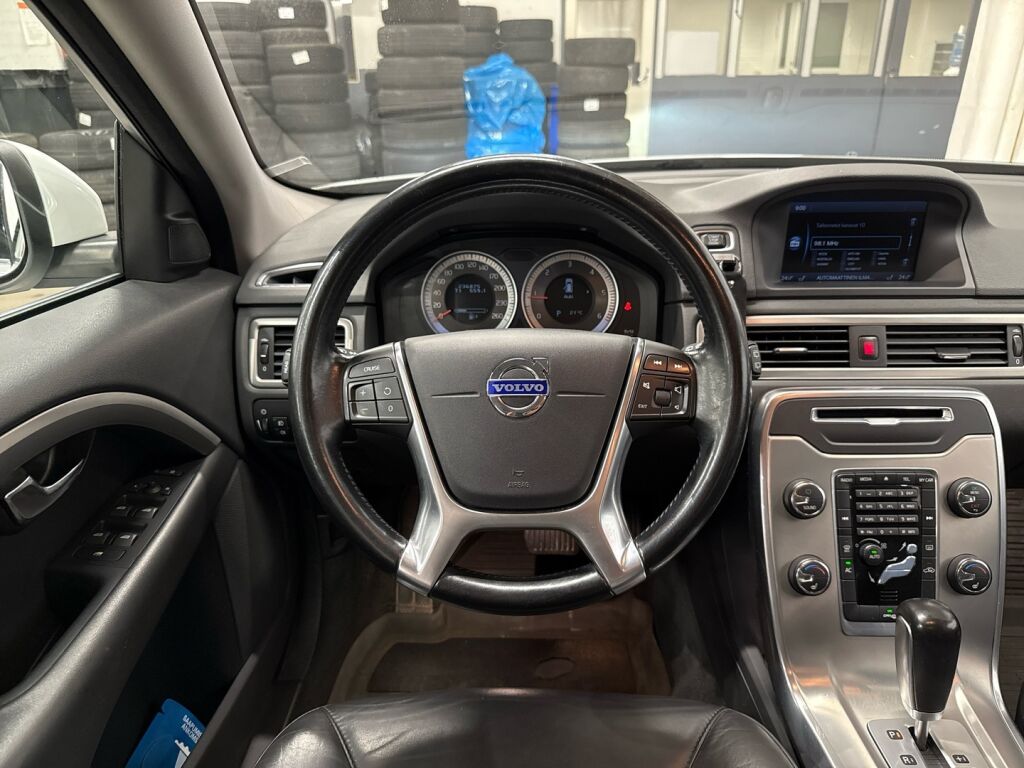 Volvo V70 2012 Valkoinen