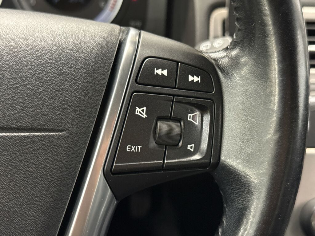 Volvo V70 2012 Valkoinen