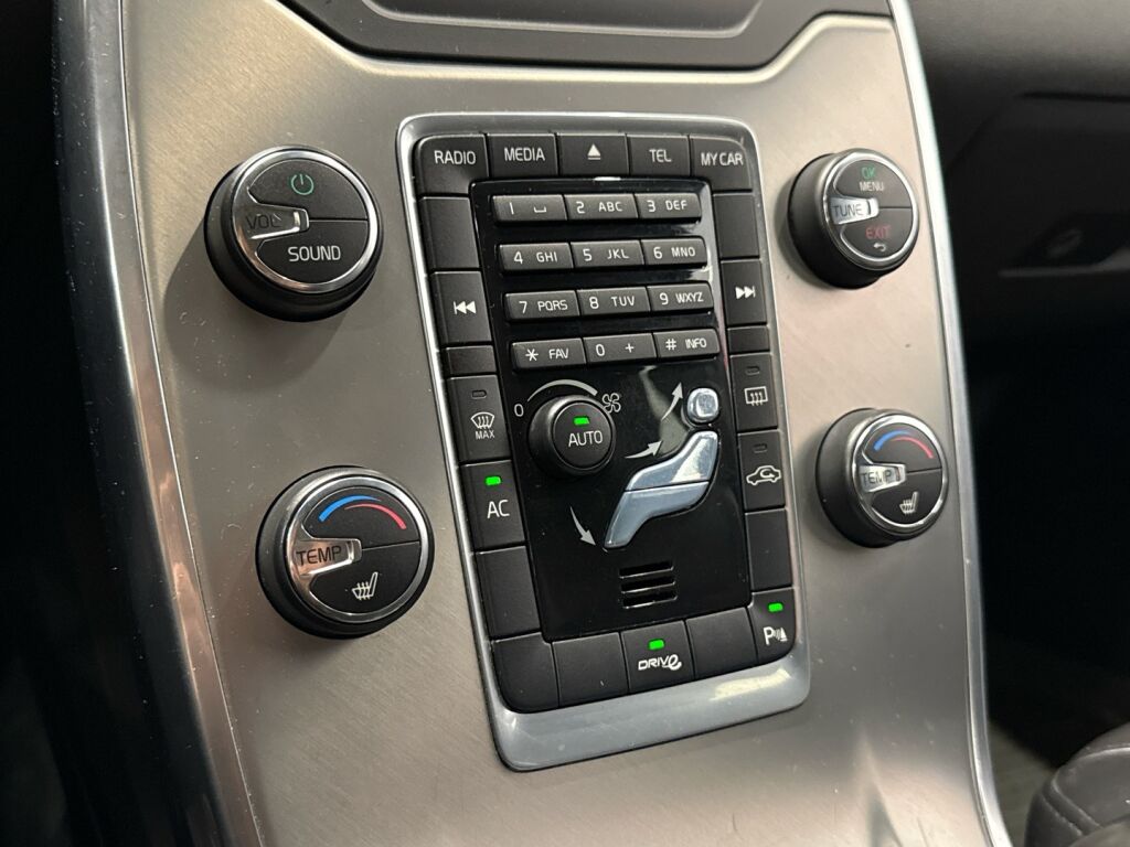 Volvo V70 2012 Valkoinen