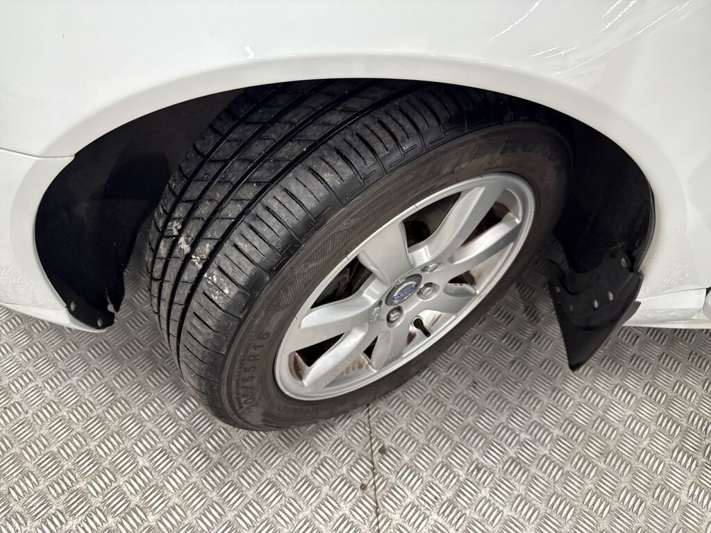 Volvo V70 2012 Valkoinen