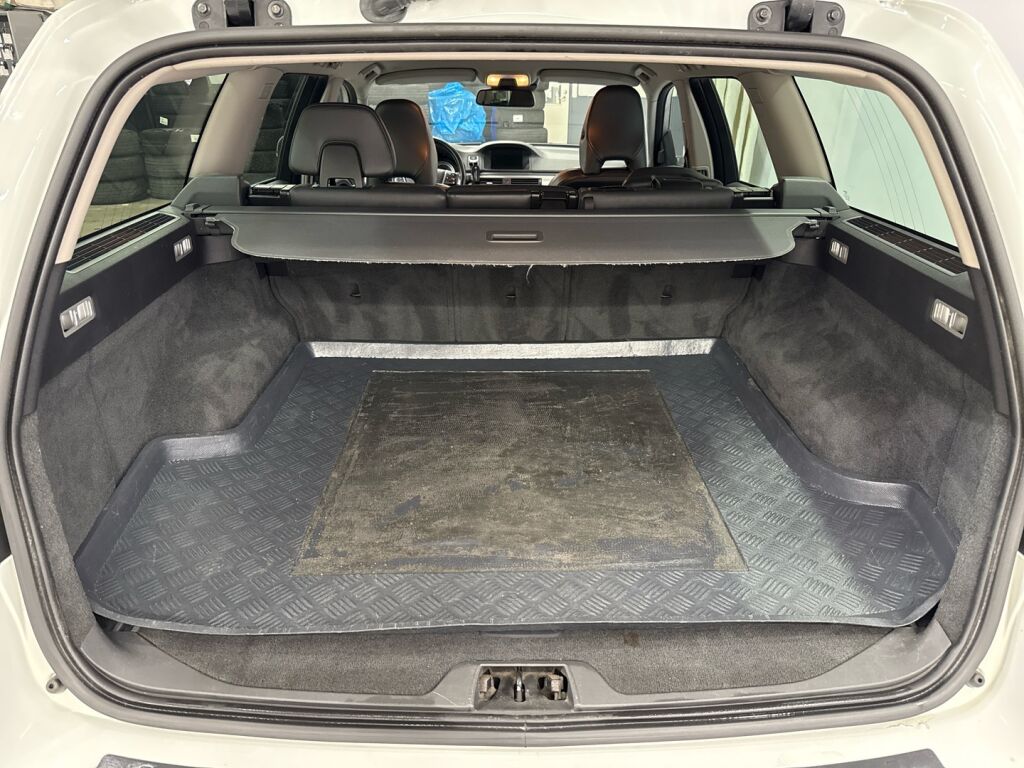 Volvo V70 2012 Valkoinen