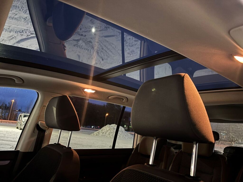 Volkswagen Touran 2012 Valkoinen