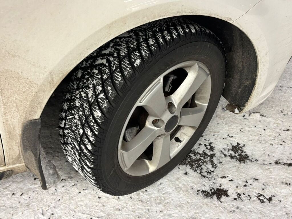 Volkswagen Touran 2012 Valkoinen