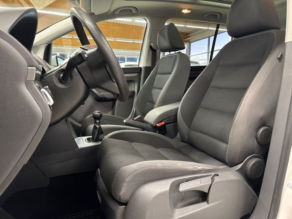 Volkswagen Touran 2012 Valkoinen