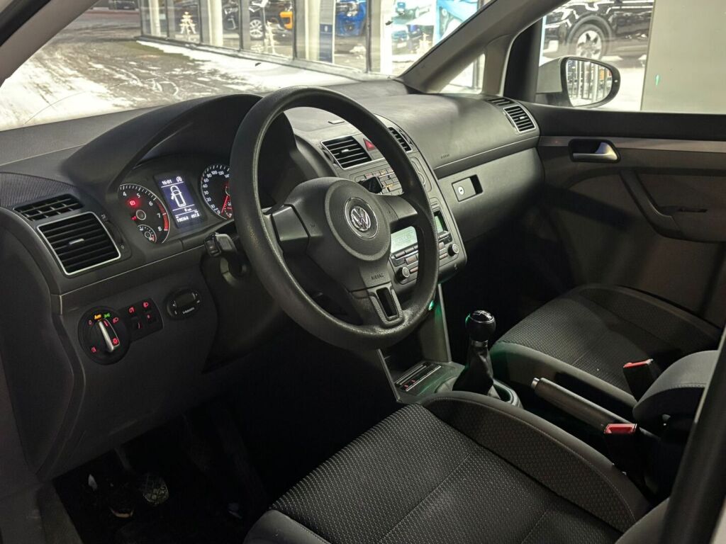 Volkswagen Touran 2012 Valkoinen