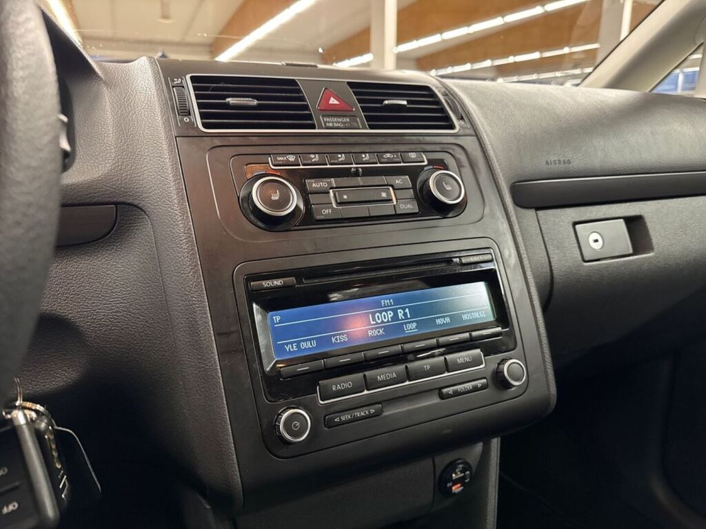 Volkswagen Touran 2012 Valkoinen