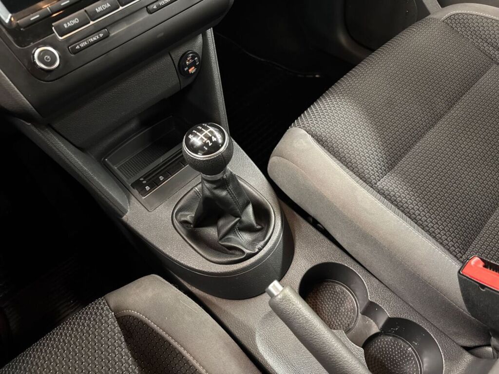 Volkswagen Touran 2012 Valkoinen