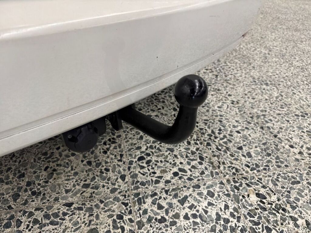 Volkswagen Touran 2012 Valkoinen