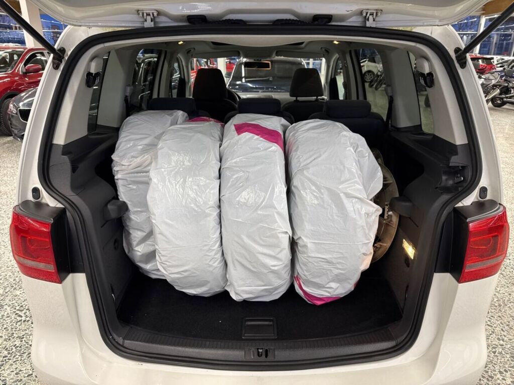 Volkswagen Touran 2012 Valkoinen