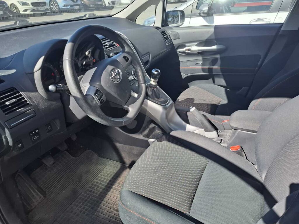 Toyota Auris 2012 Harmaa