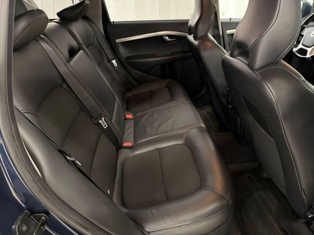 Volvo V70 2010 Sininen