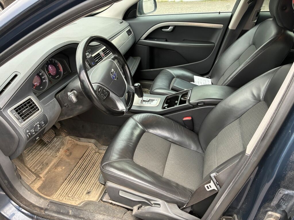 Volvo V70 2010 Sininen