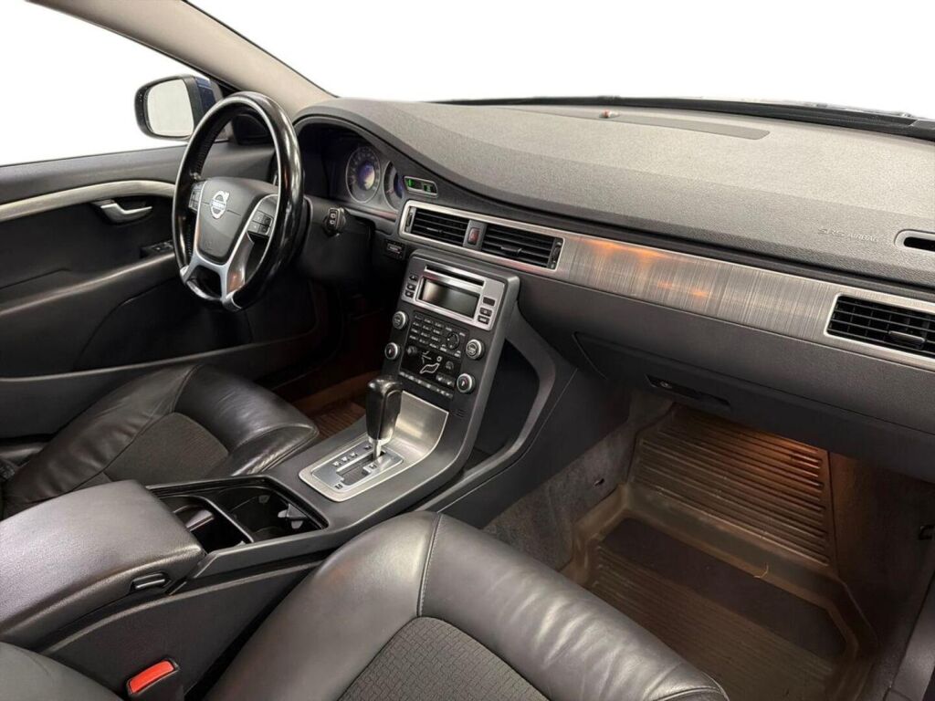 Volvo V70 2010 Sininen