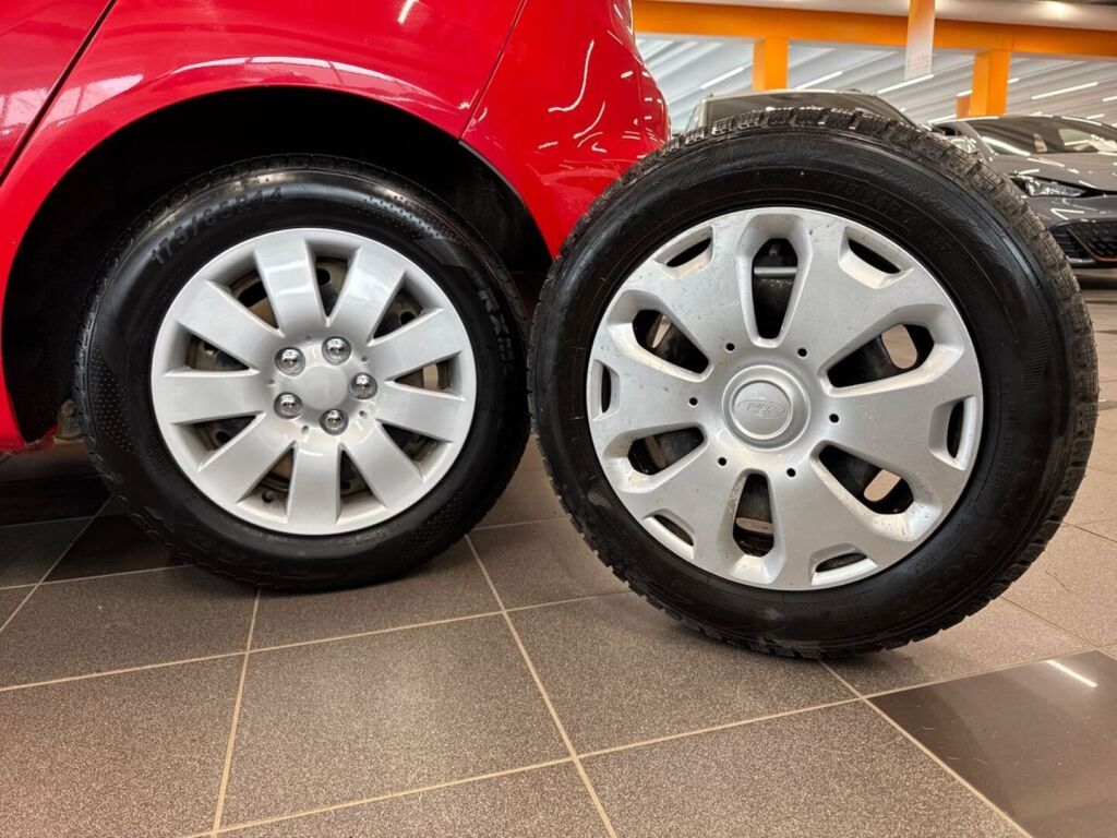 Ford Fiesta 2012 Punainen