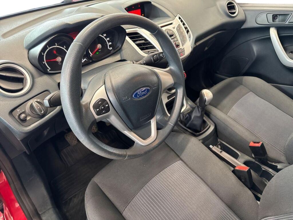Ford Fiesta 2012 Punainen