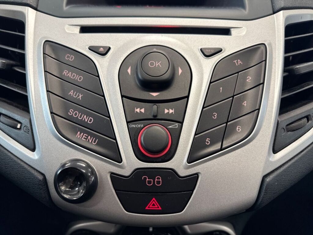 Ford Fiesta 2012 Punainen