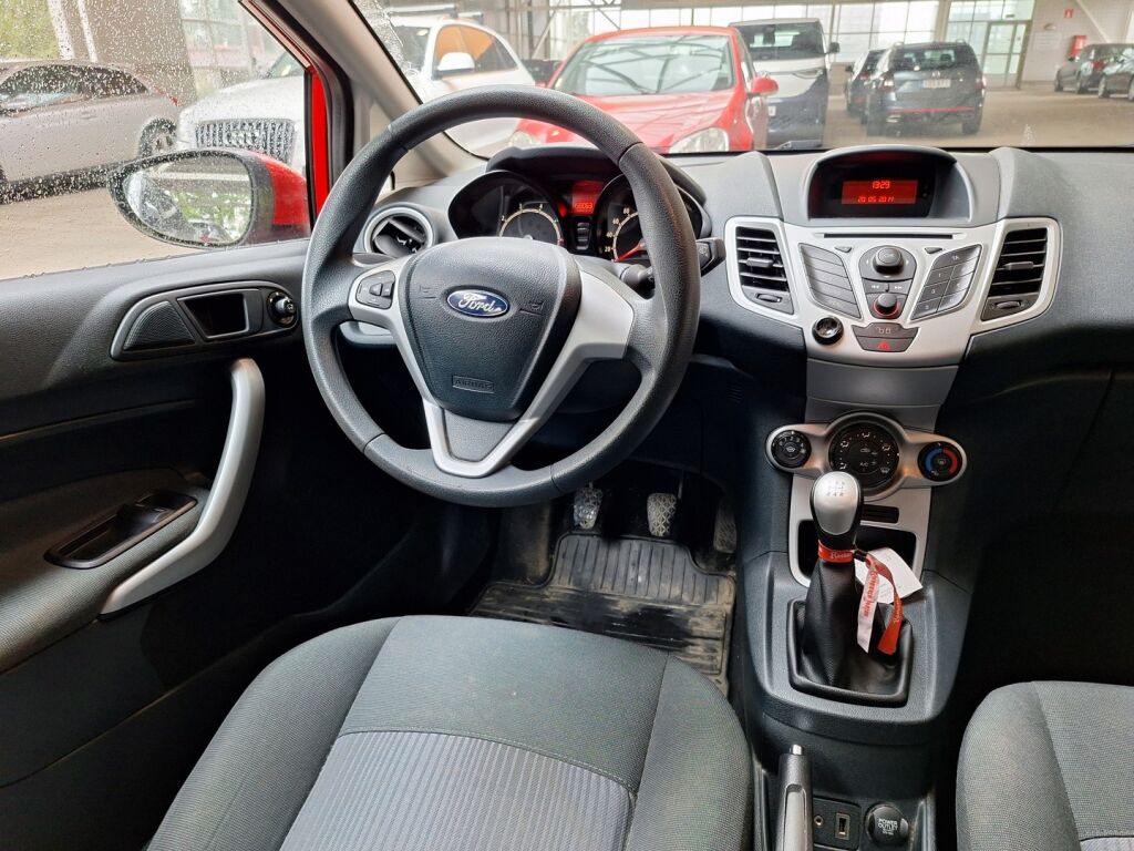 Ford Fiesta 2012 Punainen