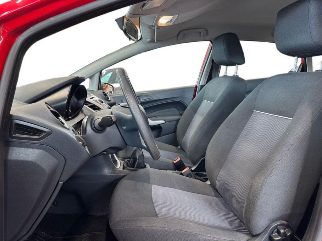 Ford Fiesta 2012 Punainen